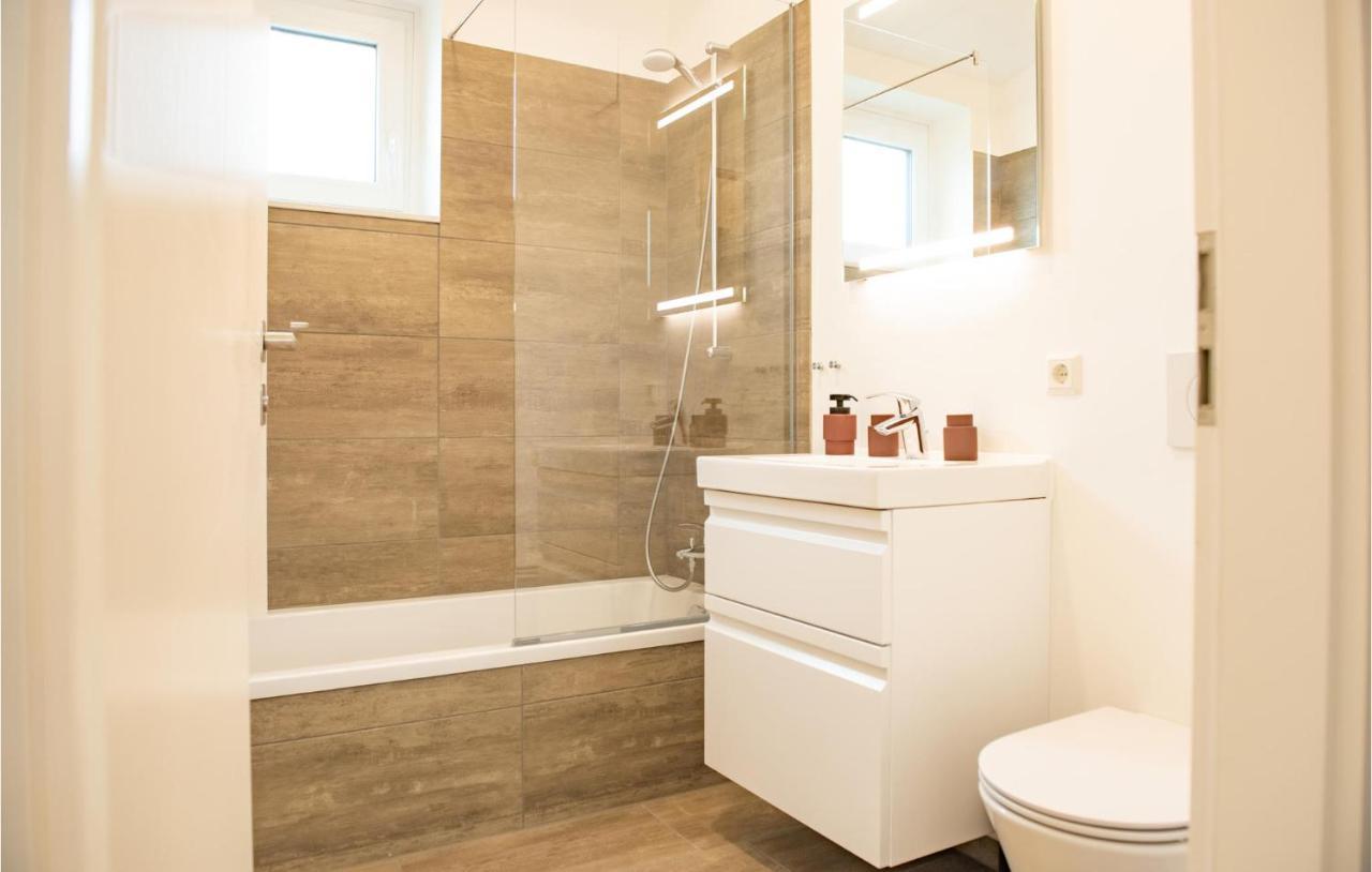 Awesome Home In Lembruch-Duemmer See With Kitchen Eksteriør bilde